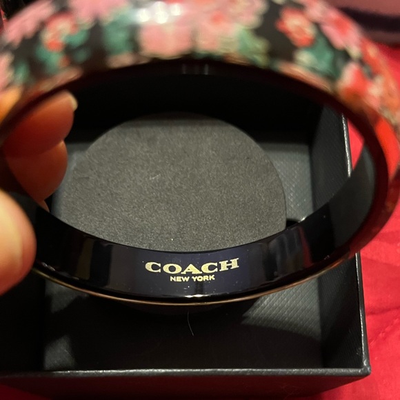 NWT in Box Coach Black Floral Resin Bangle - Picture 5 of 10